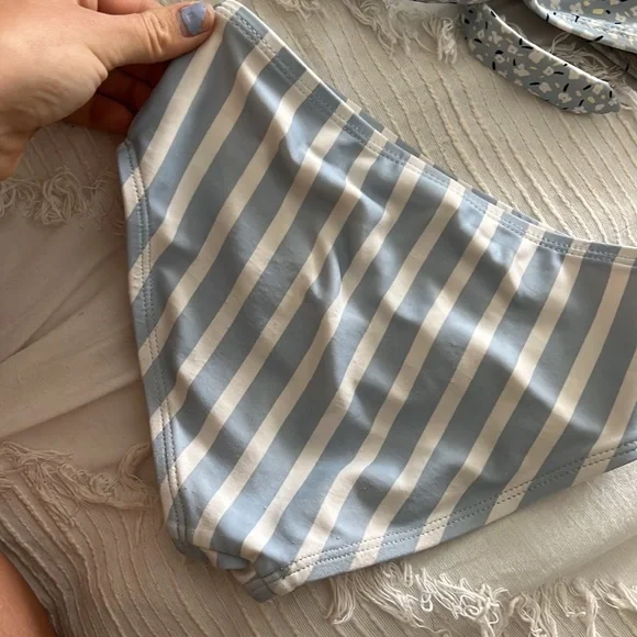 Girls youth xs swimsuit - Picture 2 of 3